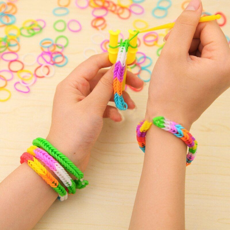 Colorful Loom Rubber Bands Kit, DIY Rainbow Rubber Bands Twist Band Set, Rubber Bands Bracelet Making Kit 1500 Rubber Bands with 32 Colours for Children Crafting Friendship Bracelet Weaving